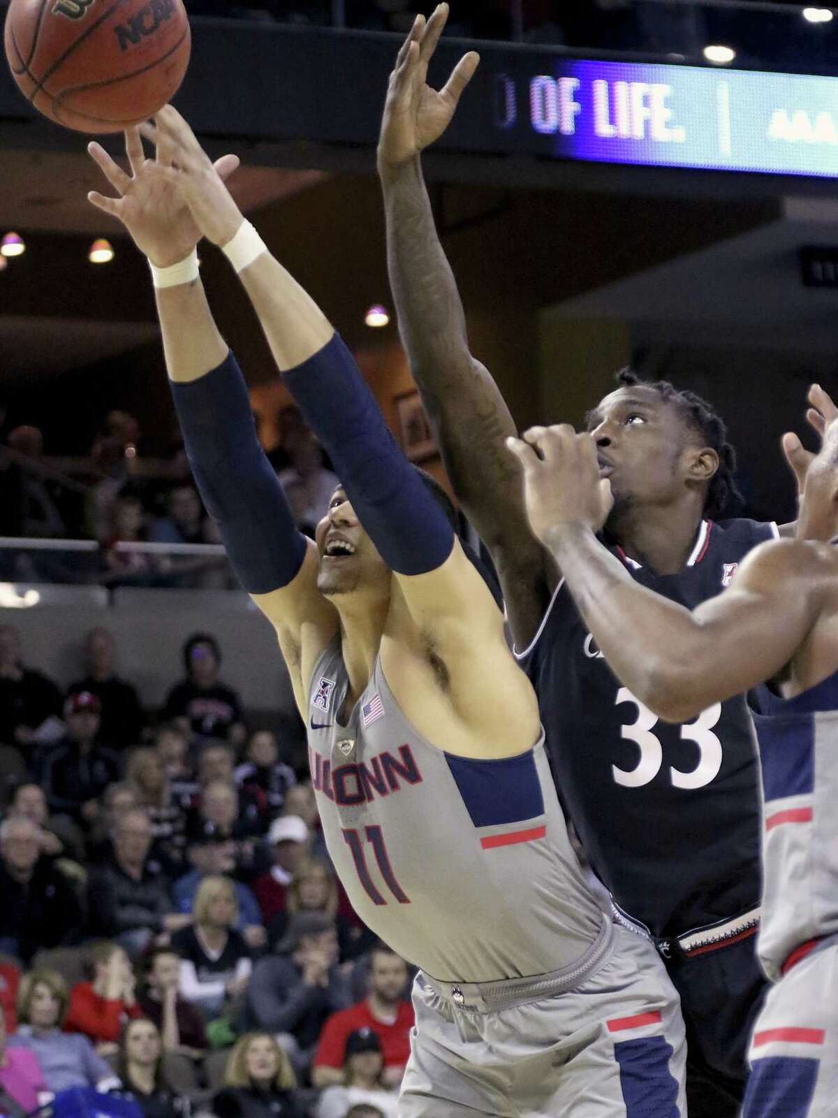 Kwintin Williams jumps into new UConn men’s basketball season hoping
