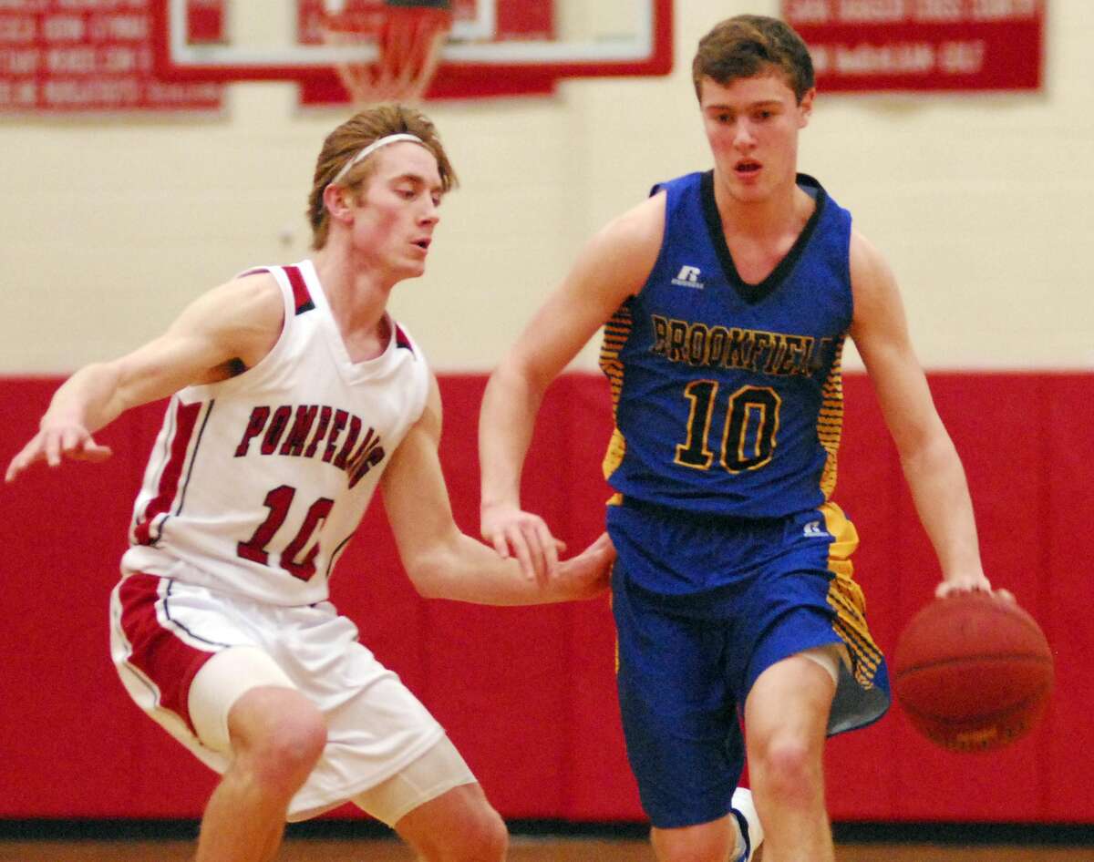Boys basketball Brookfield upends Pomperaug in SWC quarterfinals