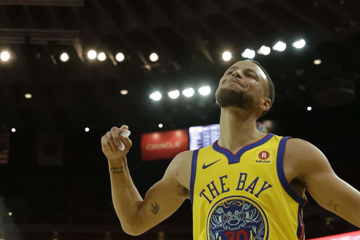 Stephen Curry reacts to a foul call on him in the 2nd quarter on Saturday, Feb. 24, 2018 in Oakland, CA.
