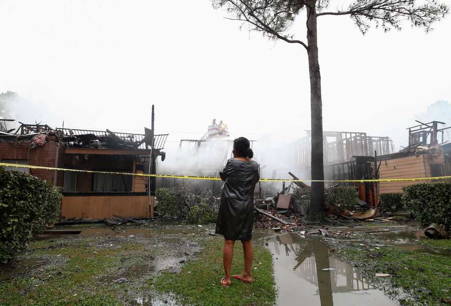 willowbrook area fire destroys 16 apartment units houston chronicle