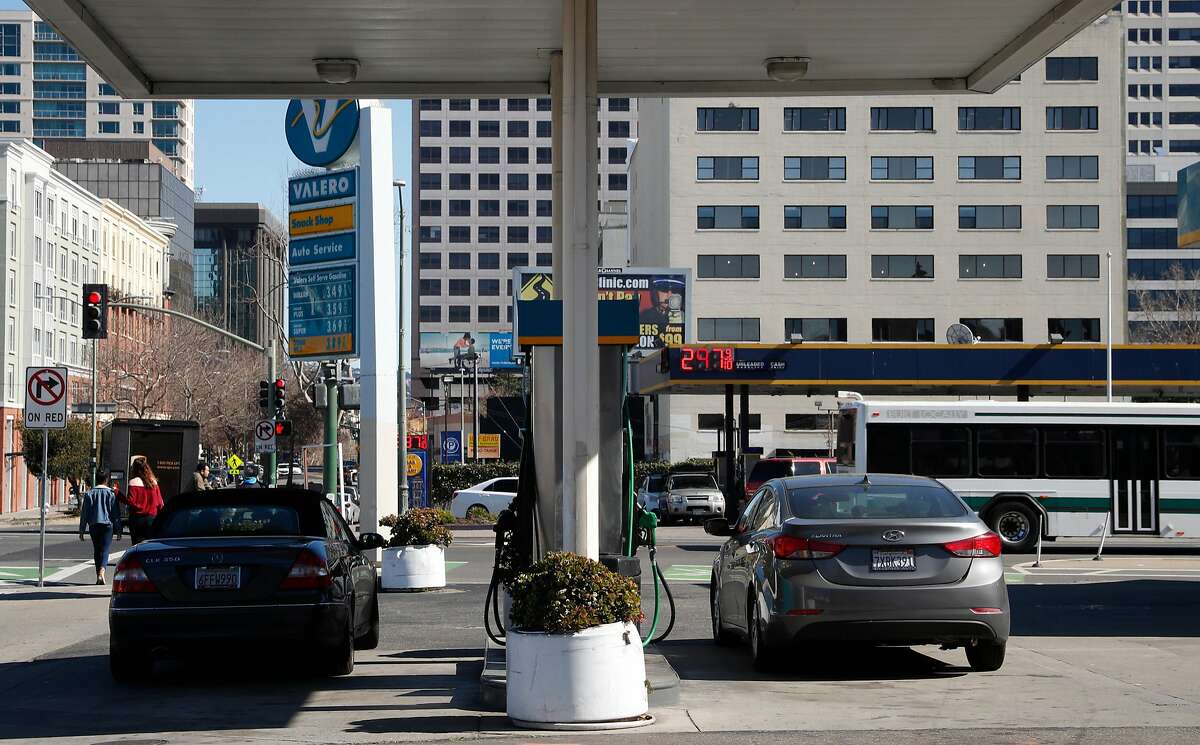 People filling up their cars at gas stations in Oakland, Calif., on Fri. Feb. 23, 2018.