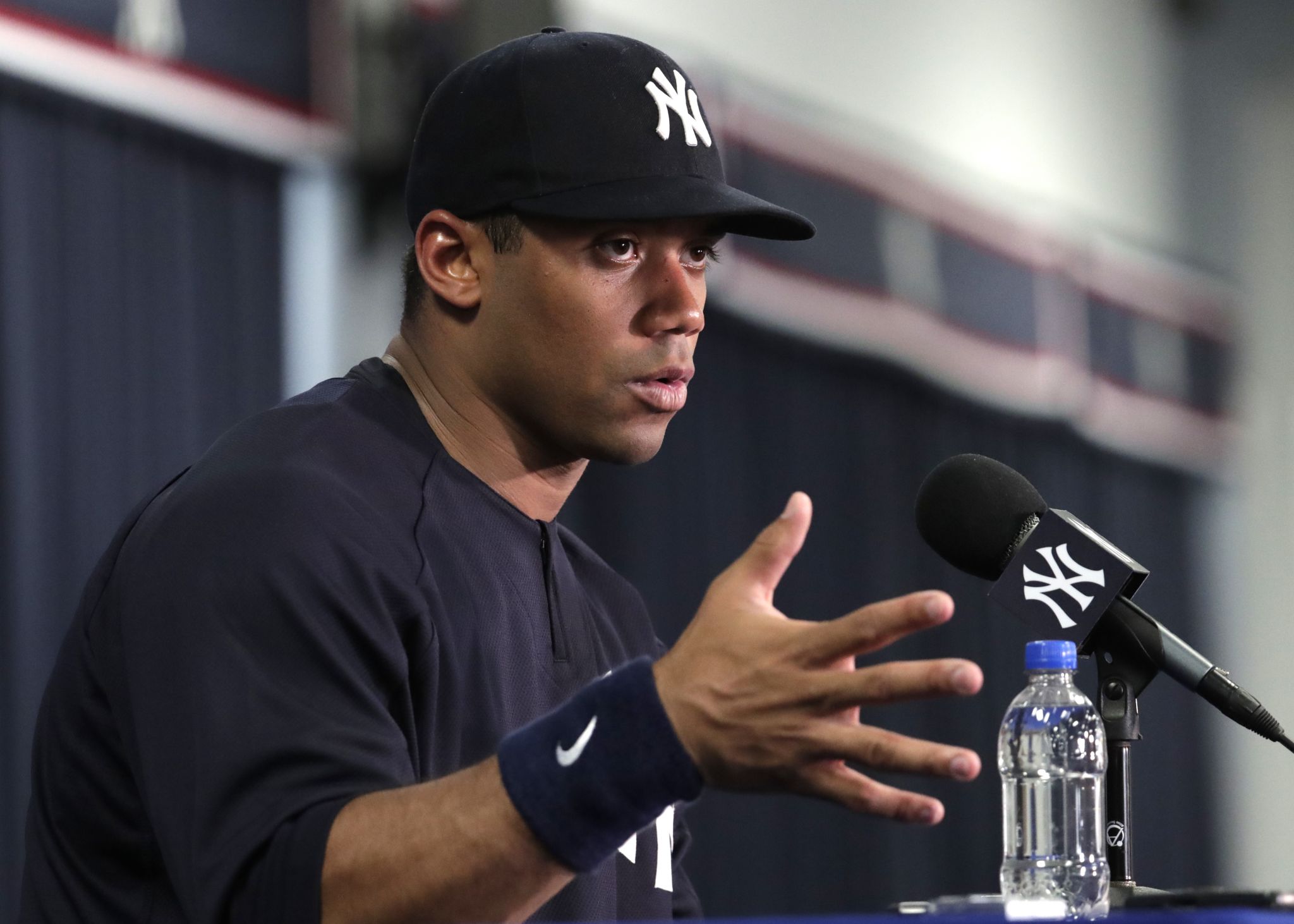 Russell Wilson joins Yankees for Spring Training