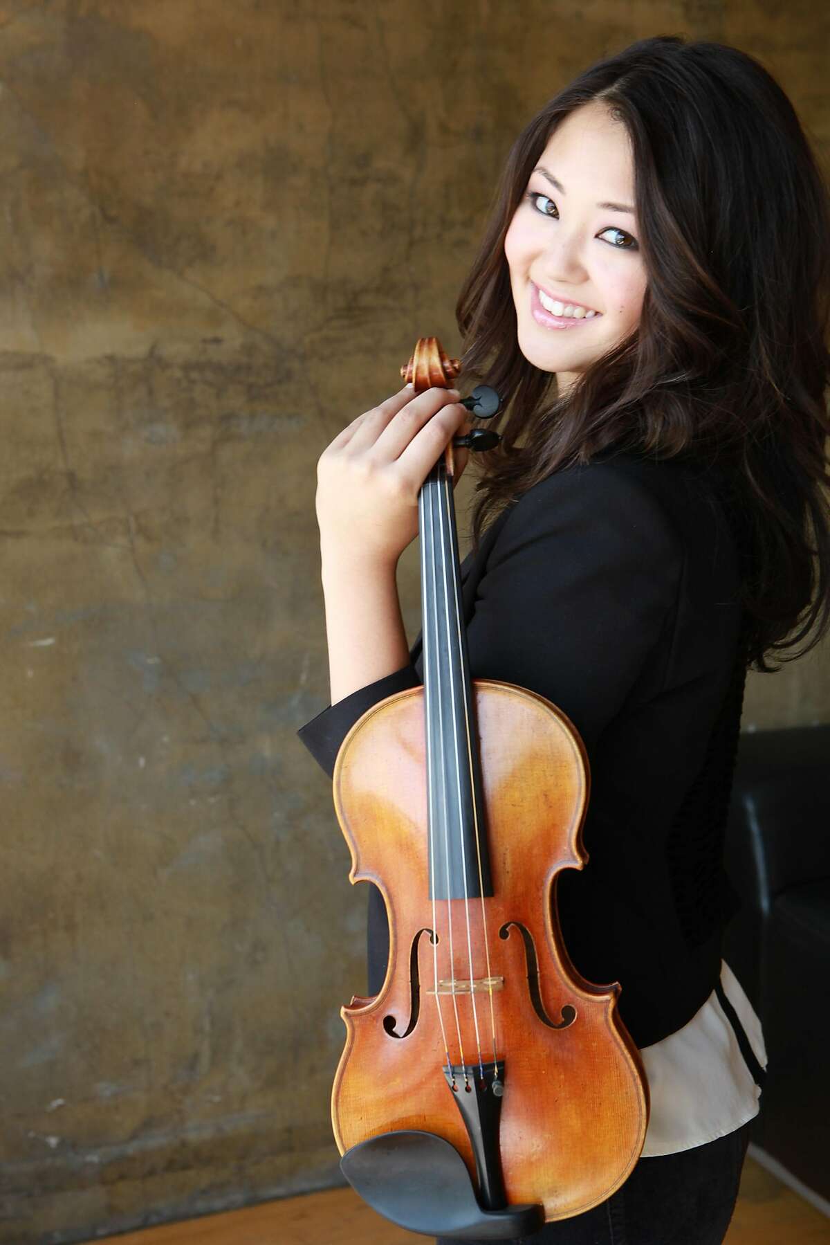 Violinist Simone Porter