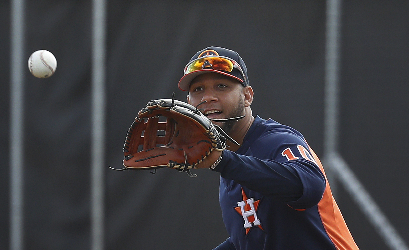 Astros to move Yuli Gurriel around during spring training