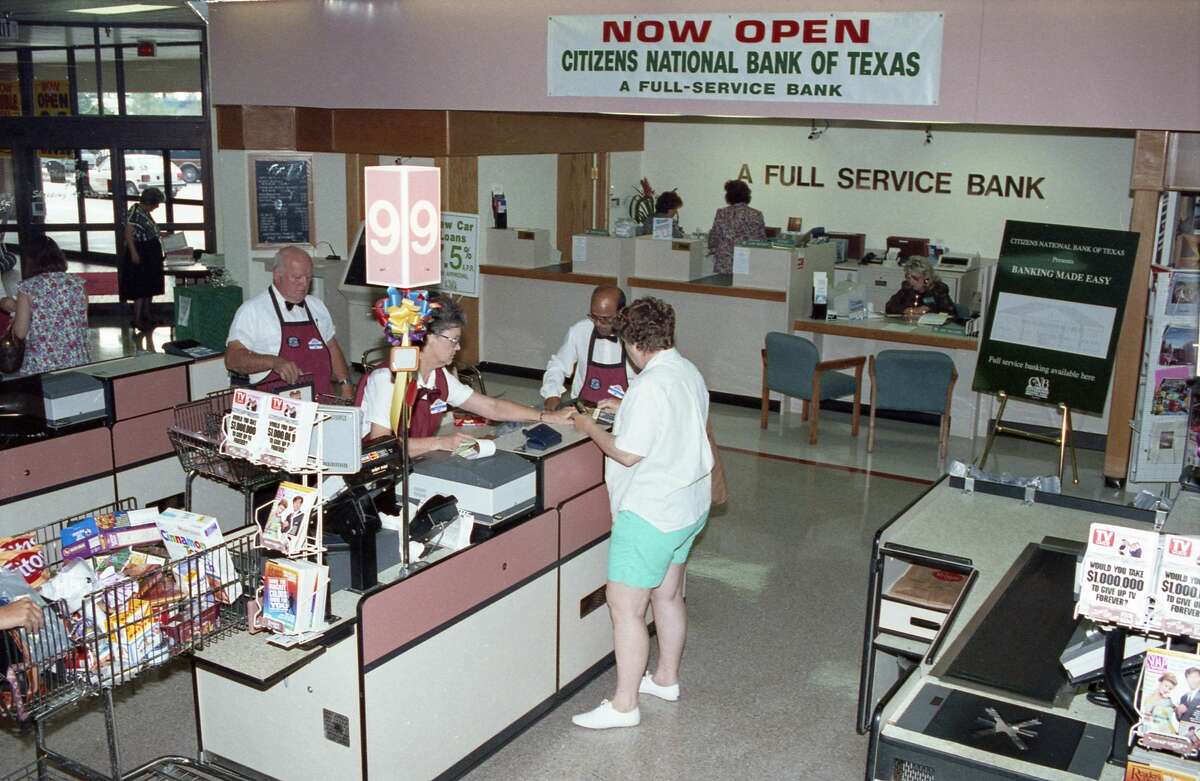 Oct. 6, 1992Citizens National Bank branch conveniently located at the entrance to Kroger's on Texas 6 in Sugar Land.