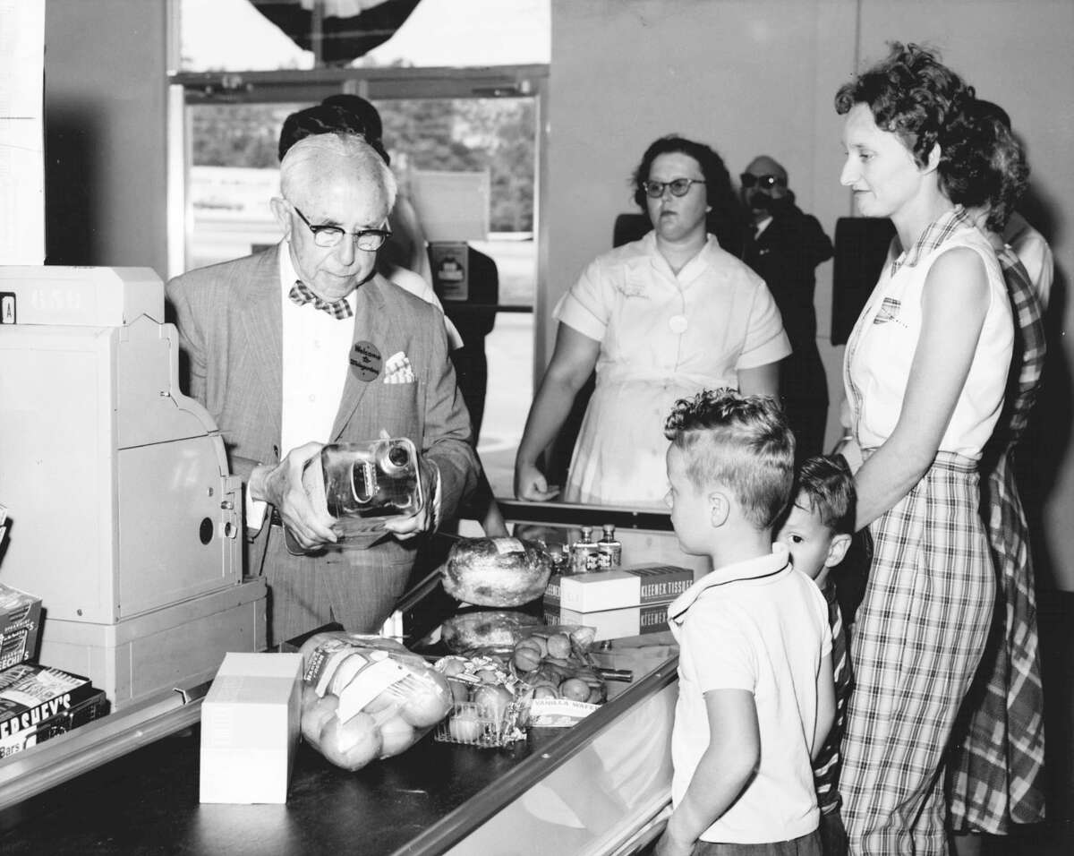 April 1, 1962Joe Weingarten, Chairman of Board of J. Weingarten Inc. checks out the first customer at the opening of a new grocery in 1962.