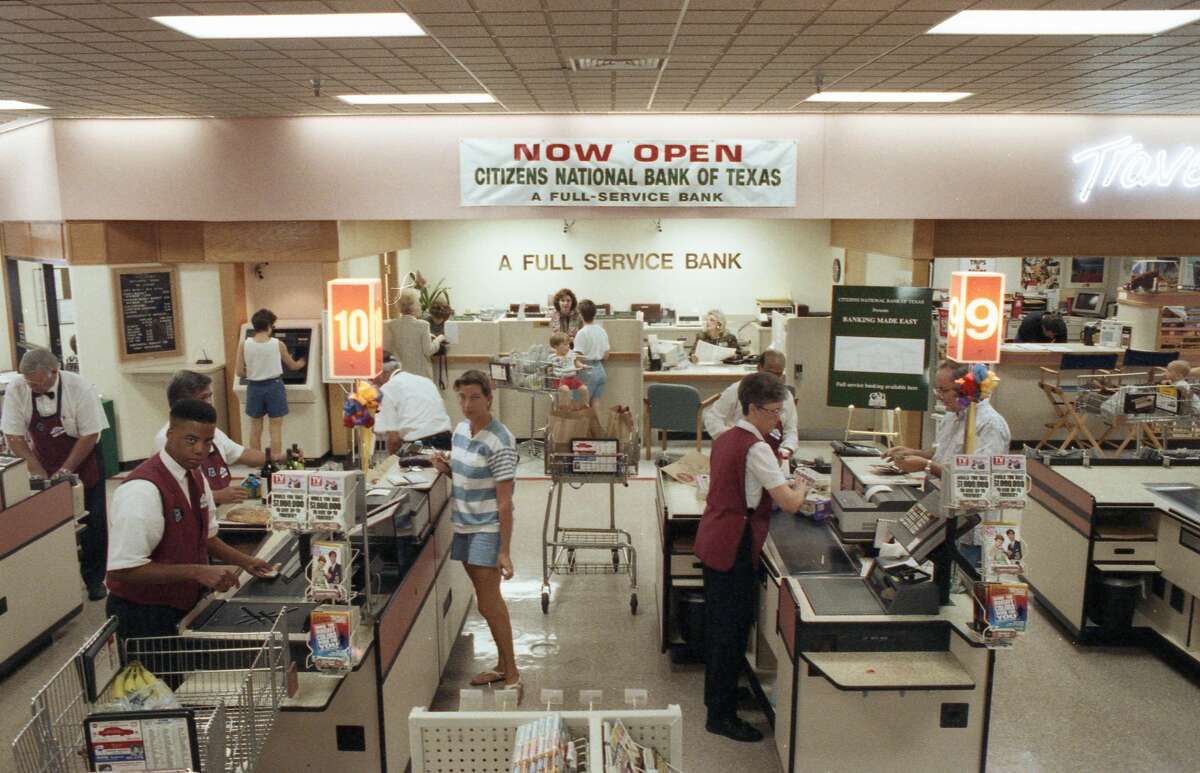 Oct. 6, 1992Citizens National Bank branch conveniently located at the front of Kroger's supermarket on Texas 6 in Sugar Land.