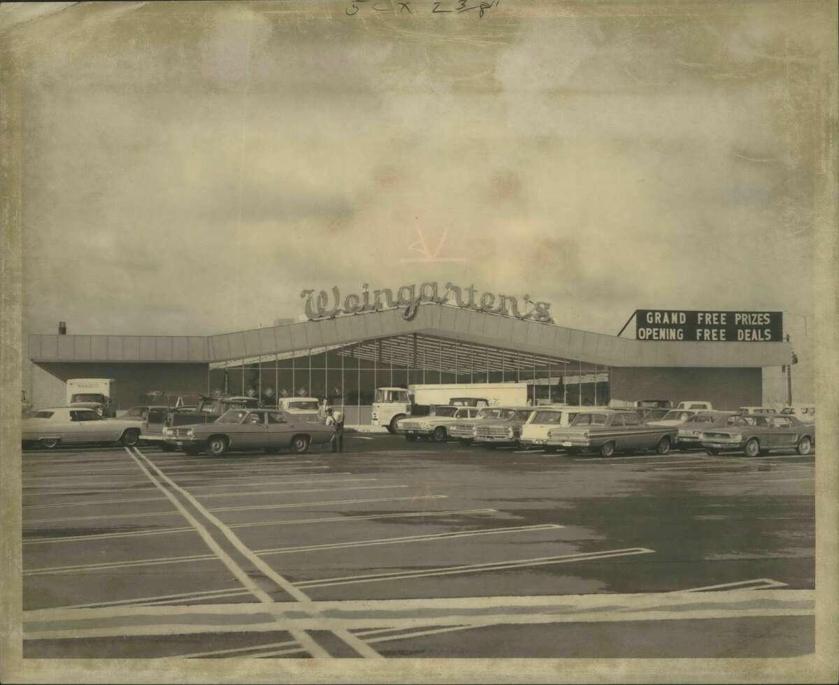 Dec. 4, 1968Weingarten's new Cullen Plaza store.
