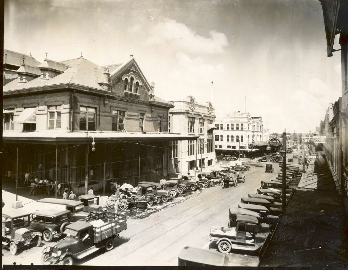 1920s Farmers Market , Houston City Hall, Henke and Pillot grocery store, last white building across the street from City Hall.