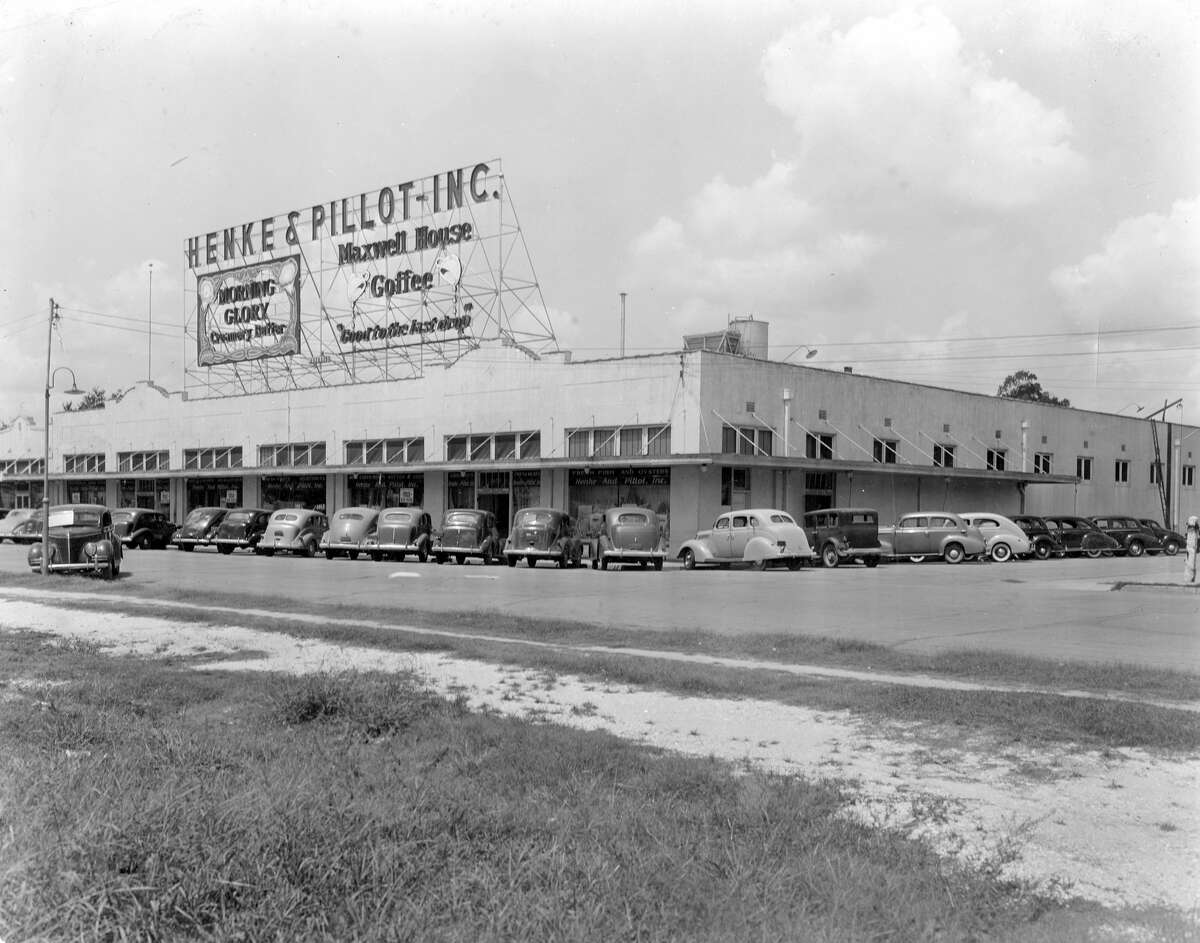 November 1939Henke & Pillot South End store, 2800 Travis,