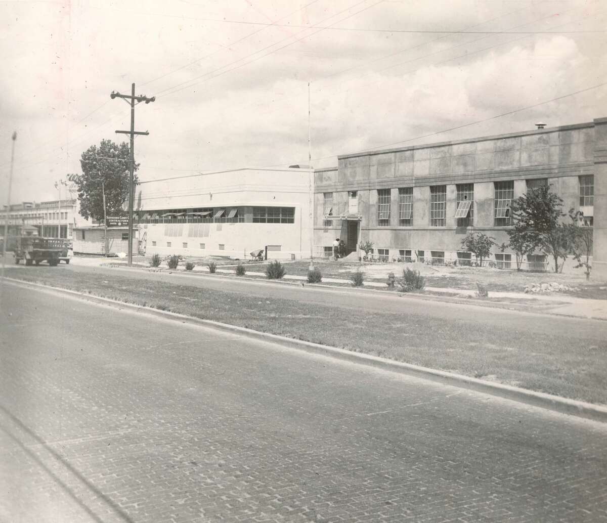 1951Weingarten's Bakery, new on the left and old on the right.