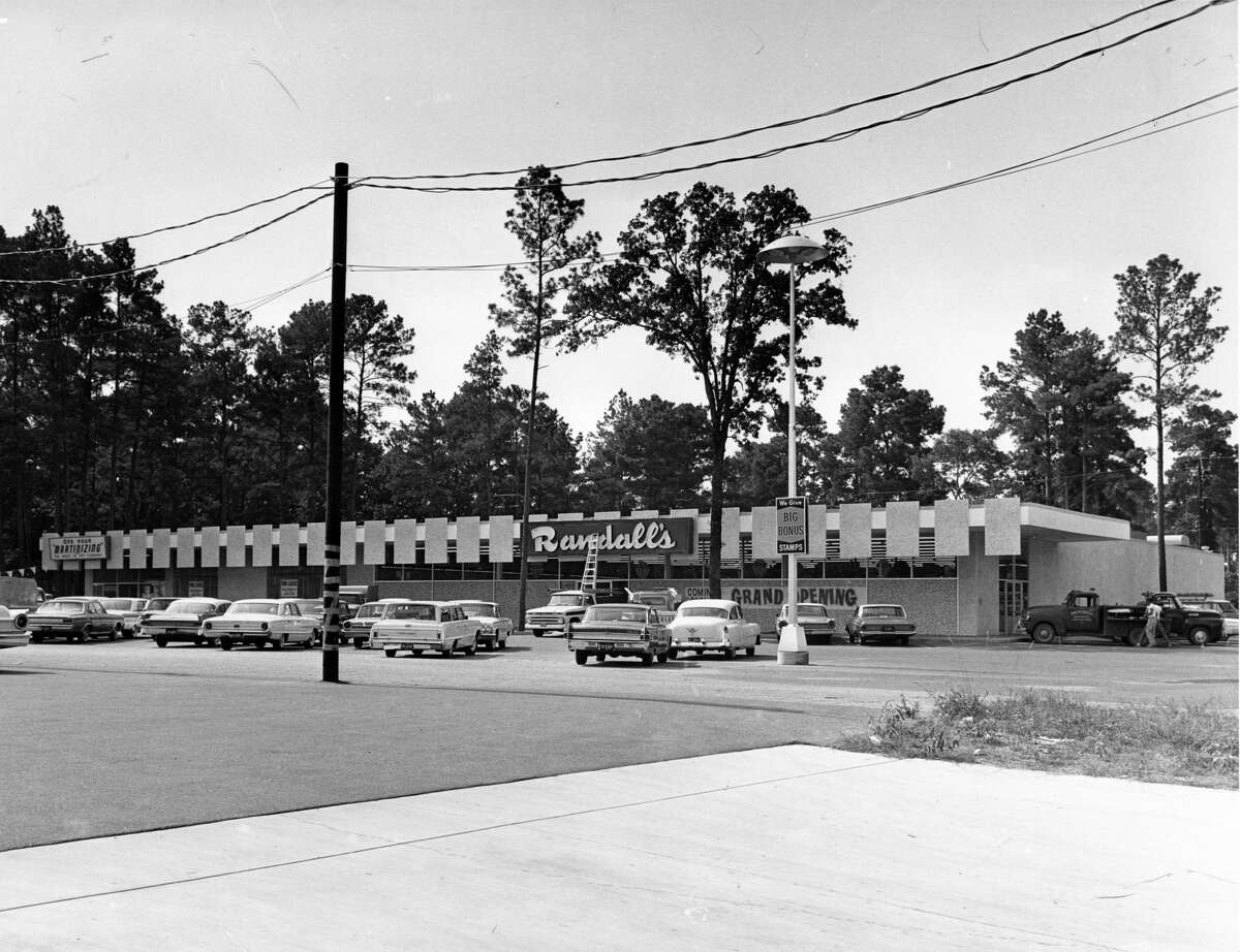 July 21, 1964A new Randall's Supermarket, seventh in the Houston area, has opened at 1804 West 43rd. The new market occupies 15,000 square feet of space.