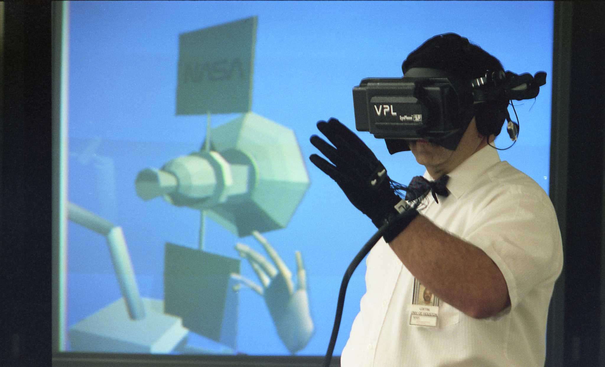 labyrint Swipe Alligevel From the archives: NASA explores virtual reality in 1992