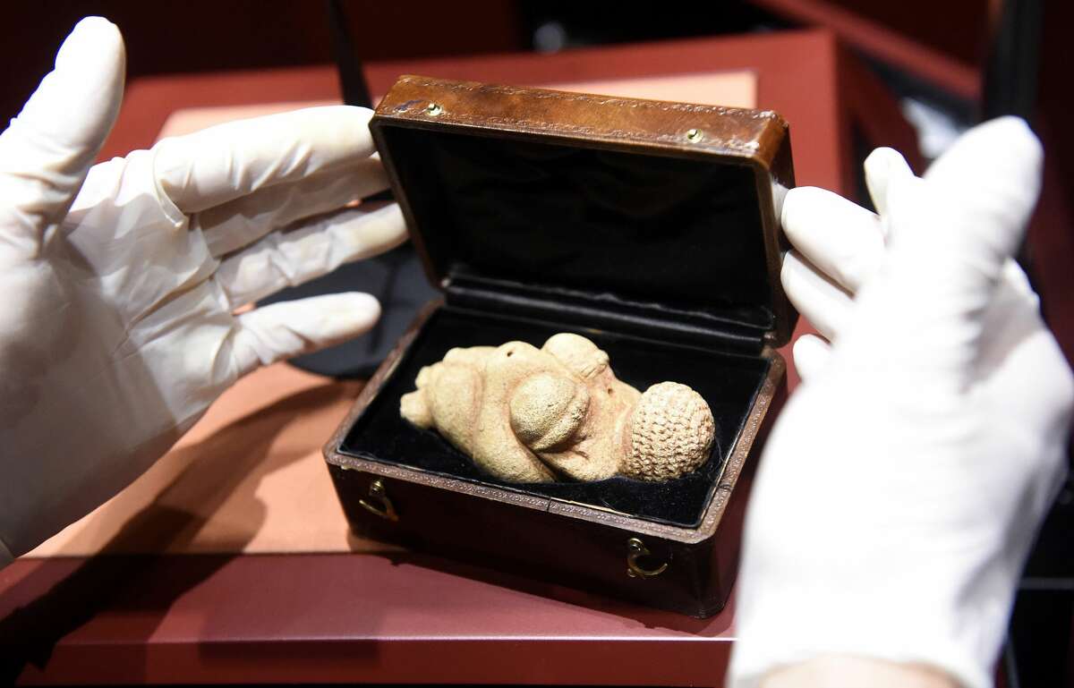Is Facebook nude-shaming the Venus of Willendorf 
