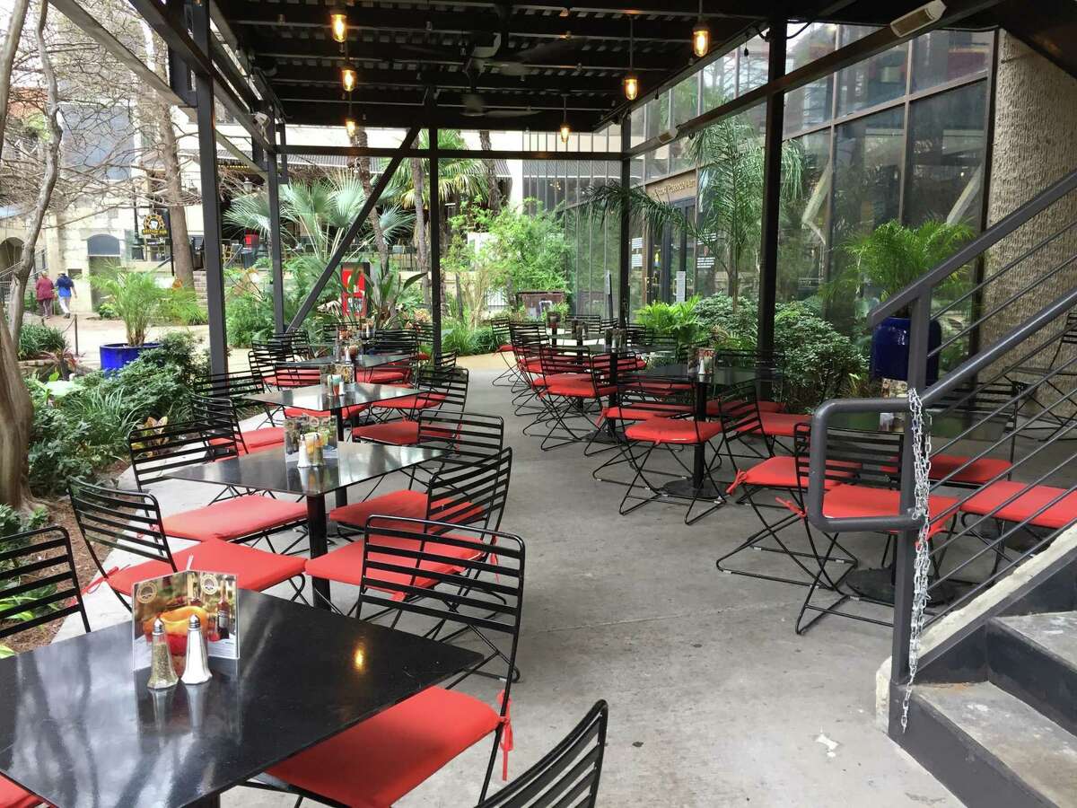 Oyster bar takes over Landing on River Walk