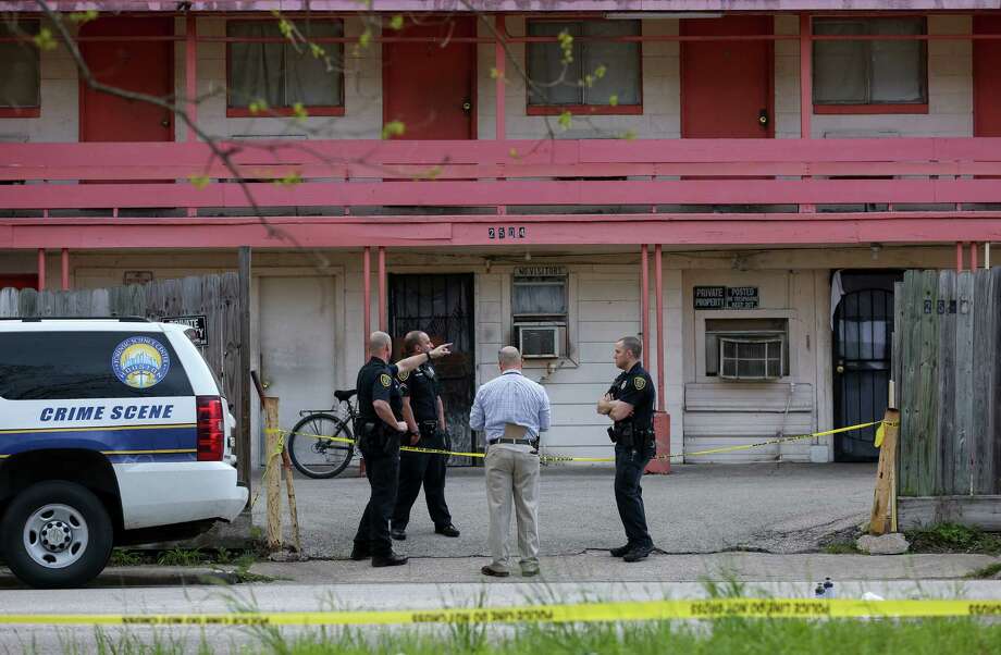 One dead in triple shooting at Greater Third Ward motel Houston Chronicle