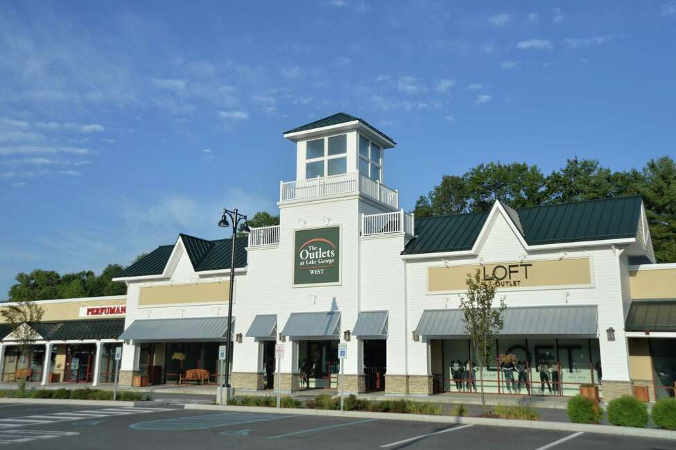 Vera Bradley outlet store opening in Lake