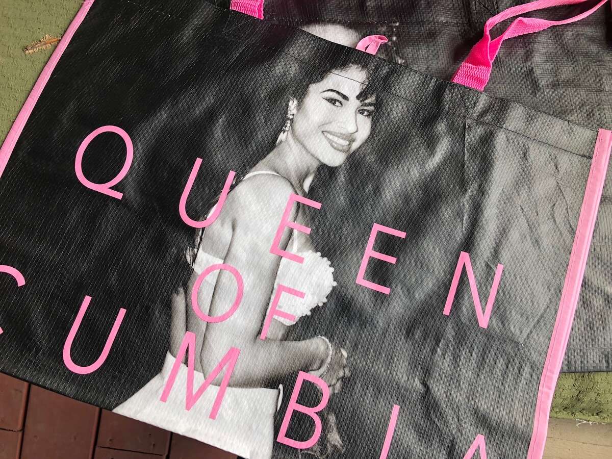 The reusable tote bag with a photo of Selena and "Queen of Cumbia".