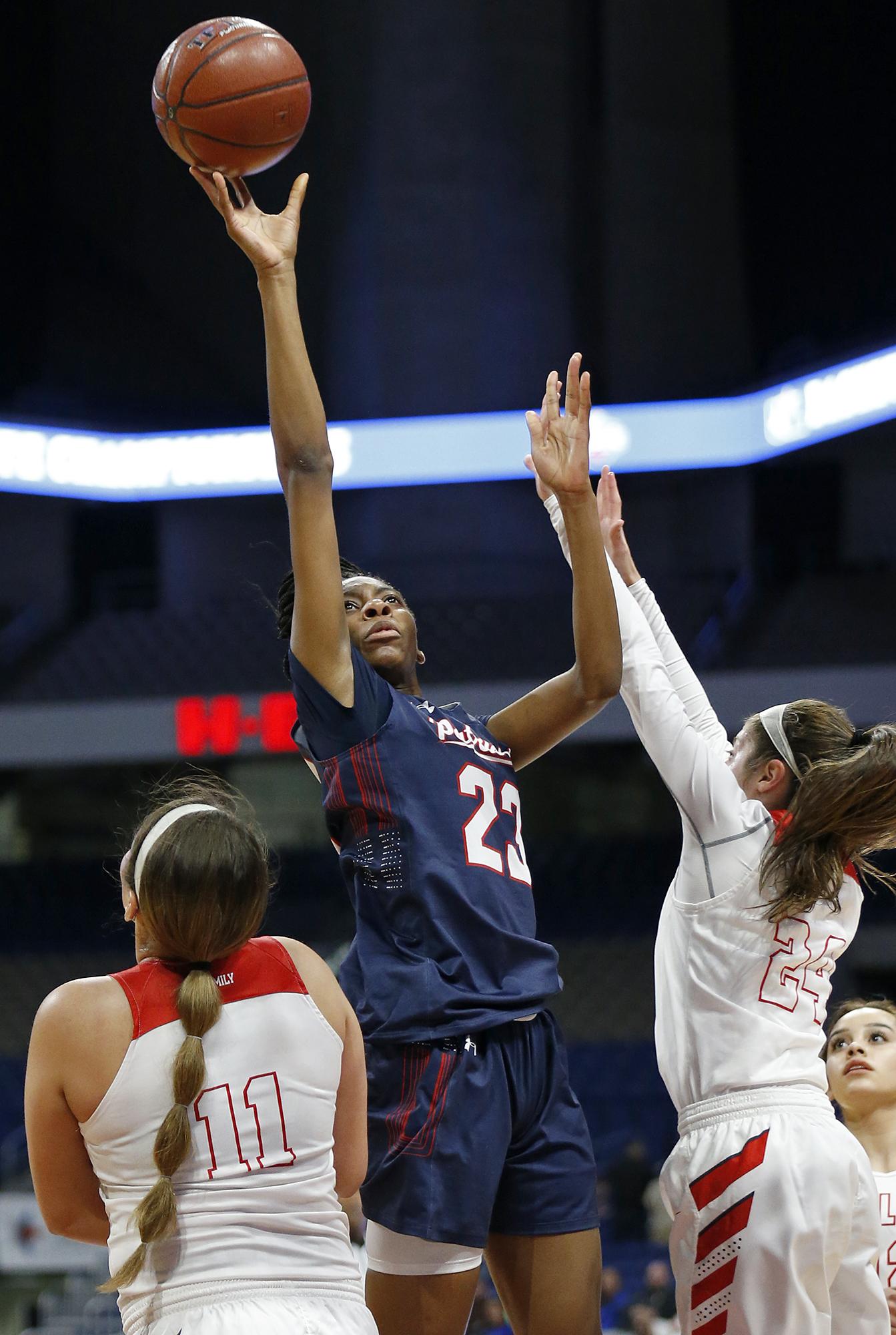 Veterans Memorial holds off Denver City to advance to state-title game