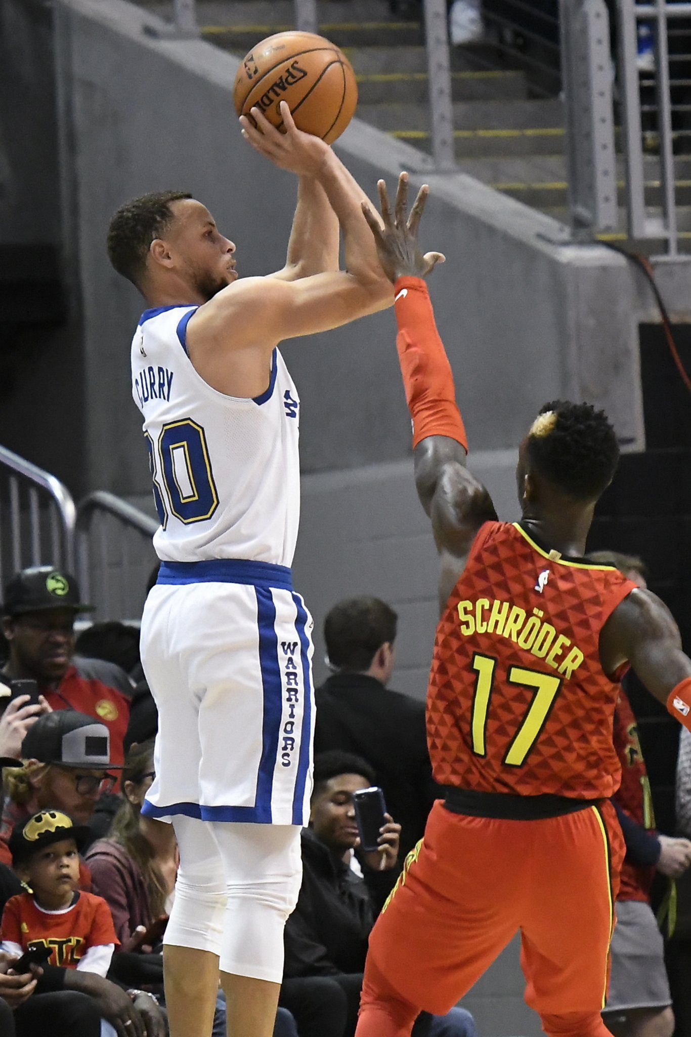 Warriors’ Stephen Curry Tweaks Ankle In Win Over Hawks