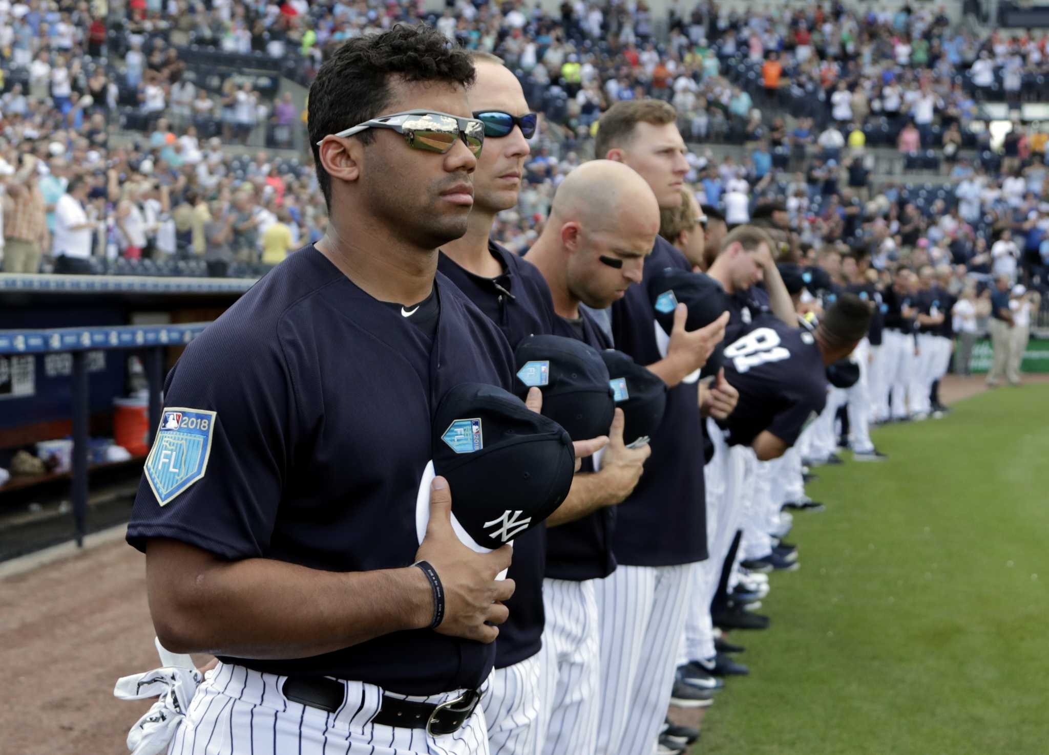 Watch Seattle Seahawks QB Russell Wilson hit multiple home runs at New York  Yankees batting practice - Field Gulls