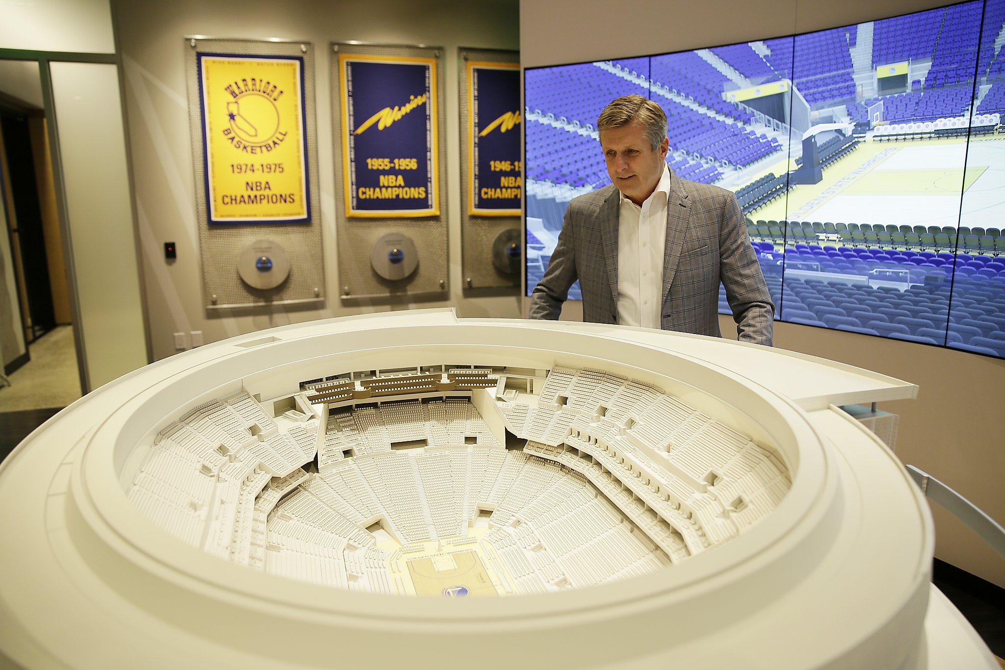 Fans In Warriors New Digs May Miss Old Funk Sfchronicle Com