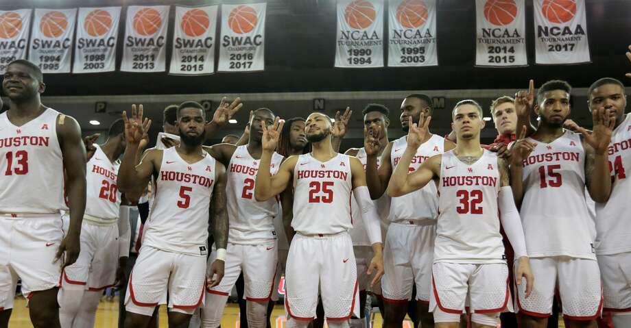 No 25 Uh Beats Uconn To Finish Season With Perfect Home Record