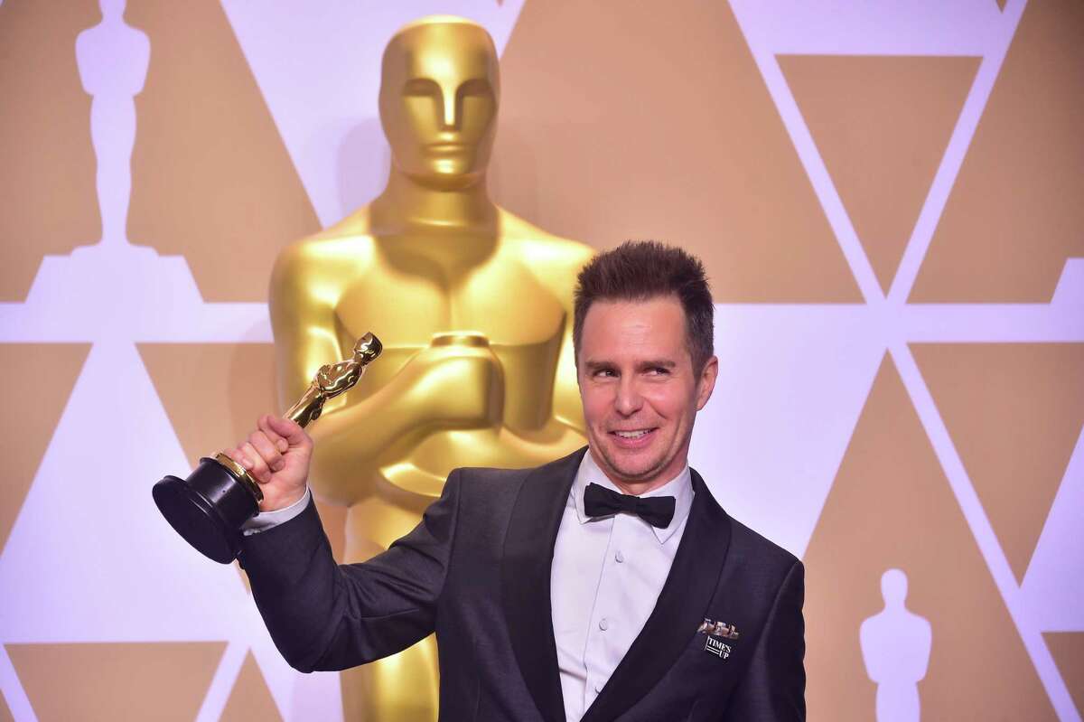 Sam Rockwell poses in the press room with the Oscar for xxx during the 90th Annual Academy Awards on March 4, 2018, in Hollywood, California. / AFP PHOTO / FREDERIC J. BROWNFREDERIC J. BROWN/AFP/Getty Images