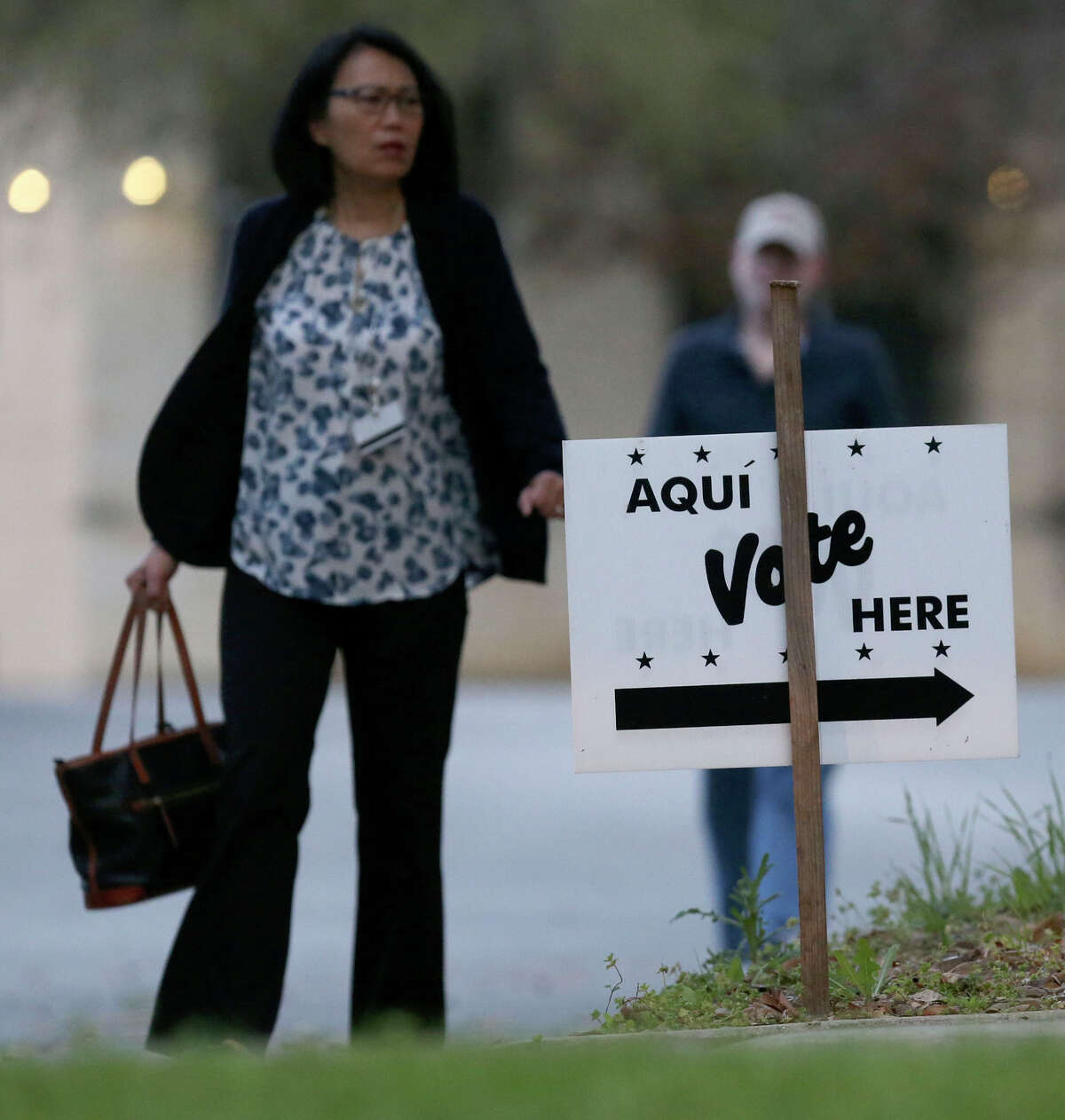 A woman with purse in hand heads to the polls at the Brook Hollow Branch of the San Antonio Public Library Tuesday March 6, 2018. Polls open today for party primaries as voters decide on a mix of races.