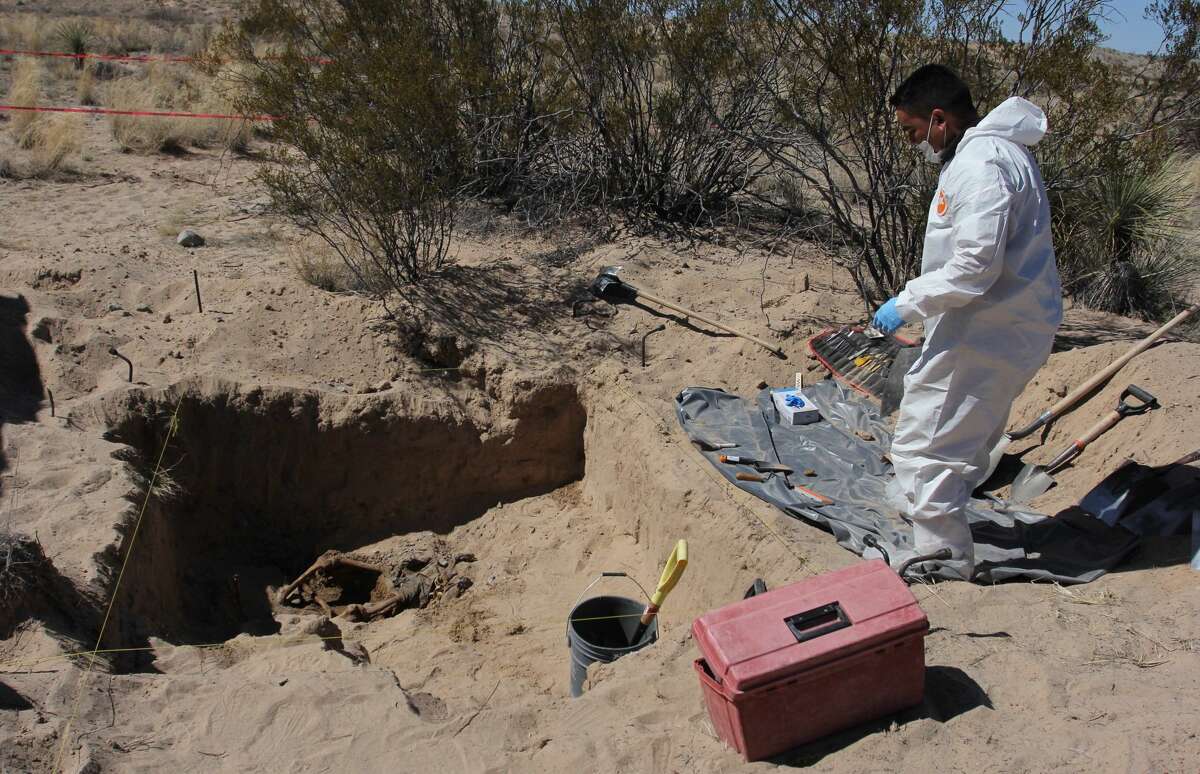 Experts from the Chihuahua state Prosecutor's Office work in a clandestine grave where the remains of two people were found in the desert of the Juarez Valley, in Ciudad Juarez, Chihuahua state, Mexico on March 2, 2018. According to official figures from the State Attorney's Office, some 138 bones have been found from 2017 to today's date. / AFP PHOTO / HERIKA MARTINEZ (Photo credit should read HERIKA MARTINEZ/AFP/Getty Images)