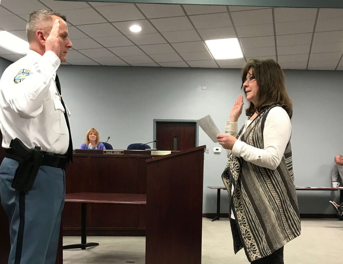 New Wood River police chief, sergeant sworn in Monday