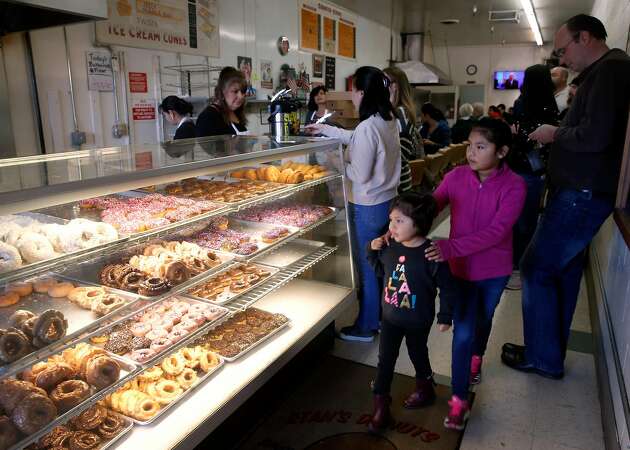 After nearly 60 years, Stan's Donut still the sweet spot of Santa Clara