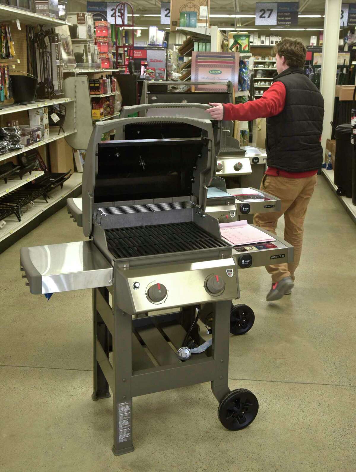 Southwestern Connecticut prepares for winter storm on March 6, 2018