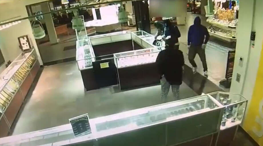Police release surveillance video of brazen suspects in