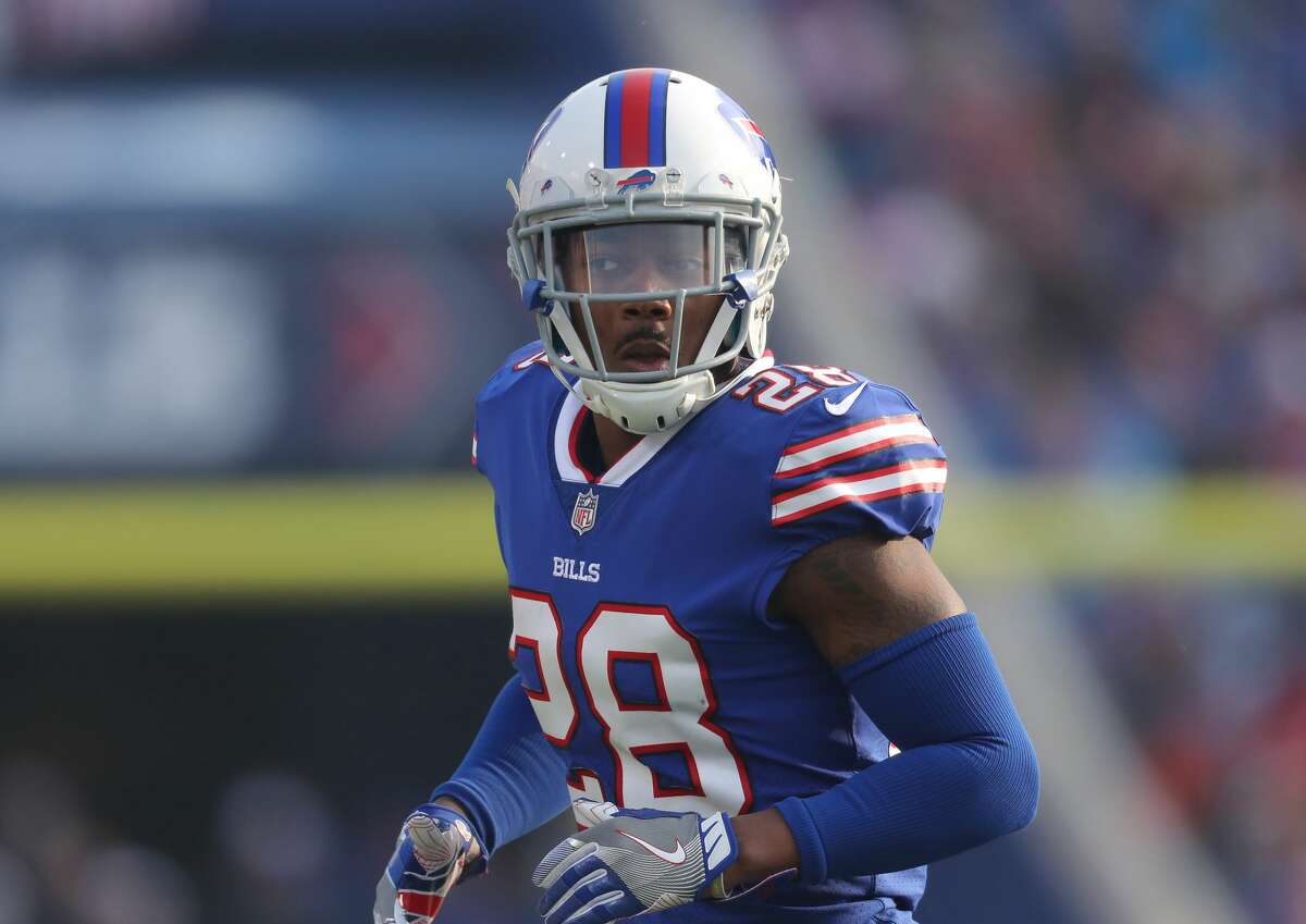 BUFFALO, NY - DECEMBER 3: E.J. Gaines #28 of the Buffalo Bills during NFL game action against the New England Patriots at New Era Field on December 3, 2017 in Buffalo, New York. (Photo by Tom Szczerbowski/Getty Images)