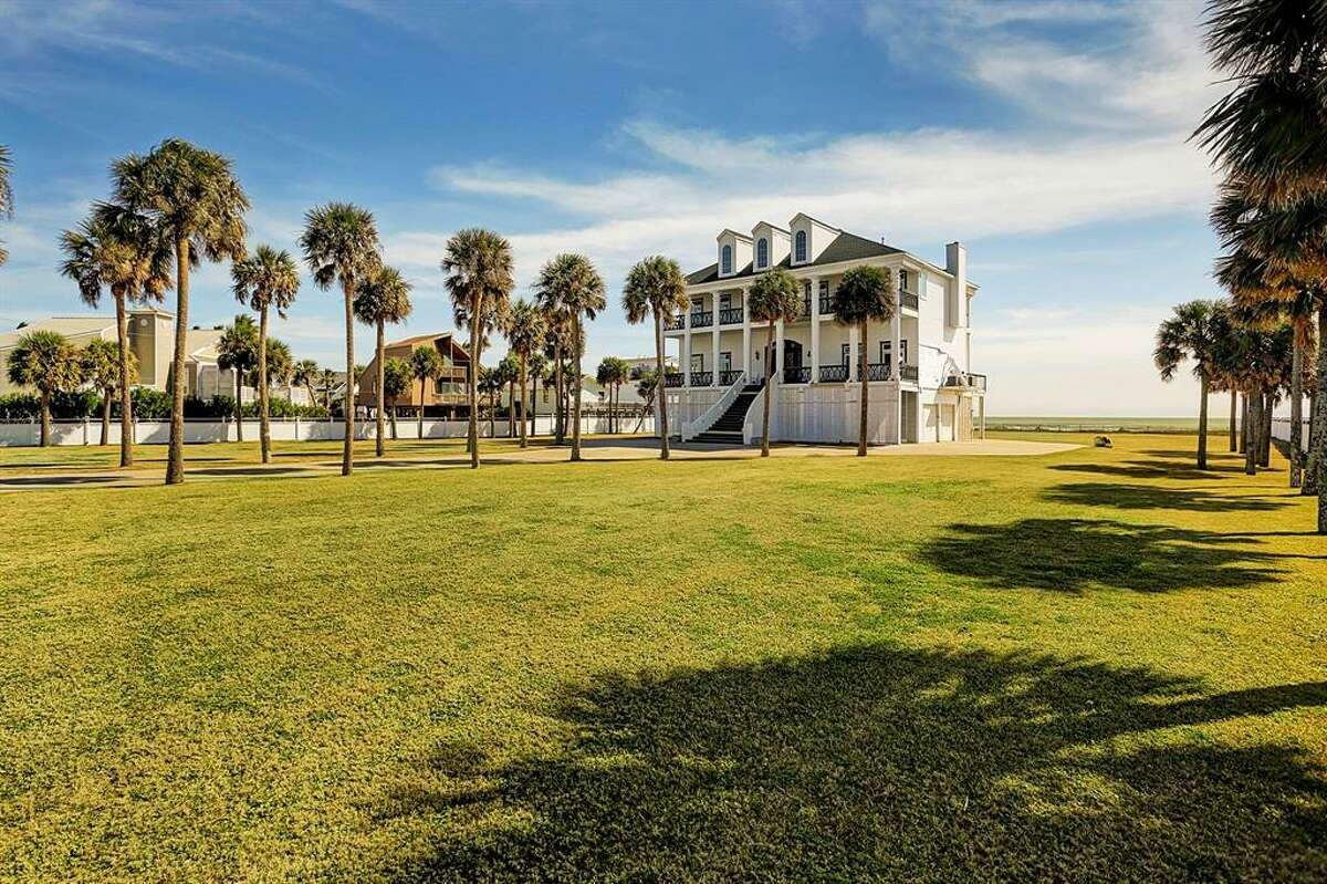 Waterfront Galveston mansion going to auction with no reserve