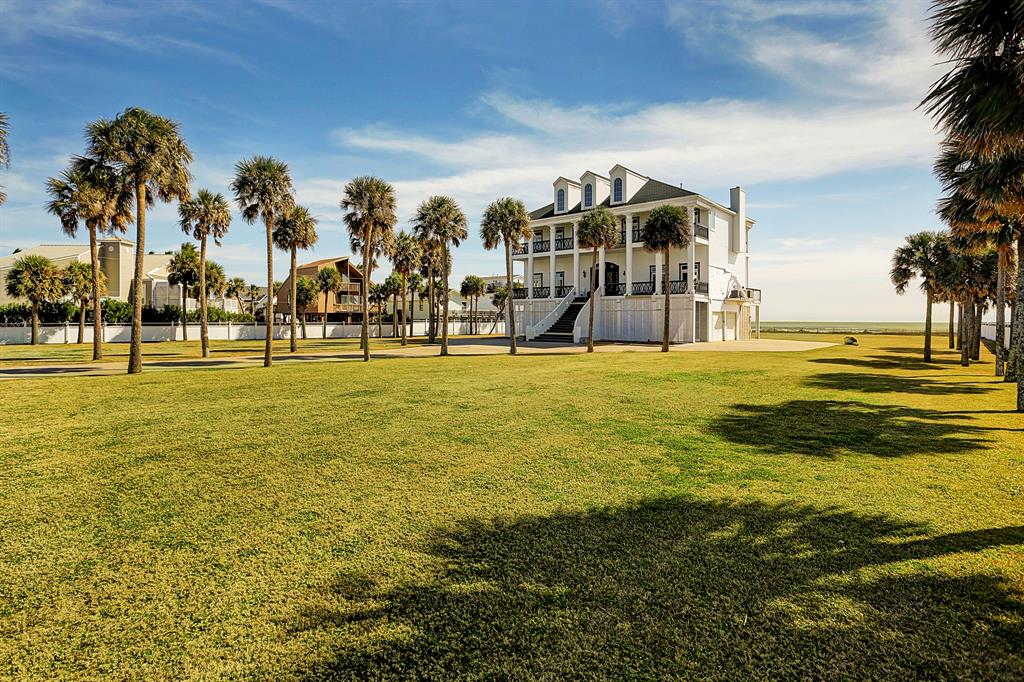 Tour Galveston's impressive waterfront homes