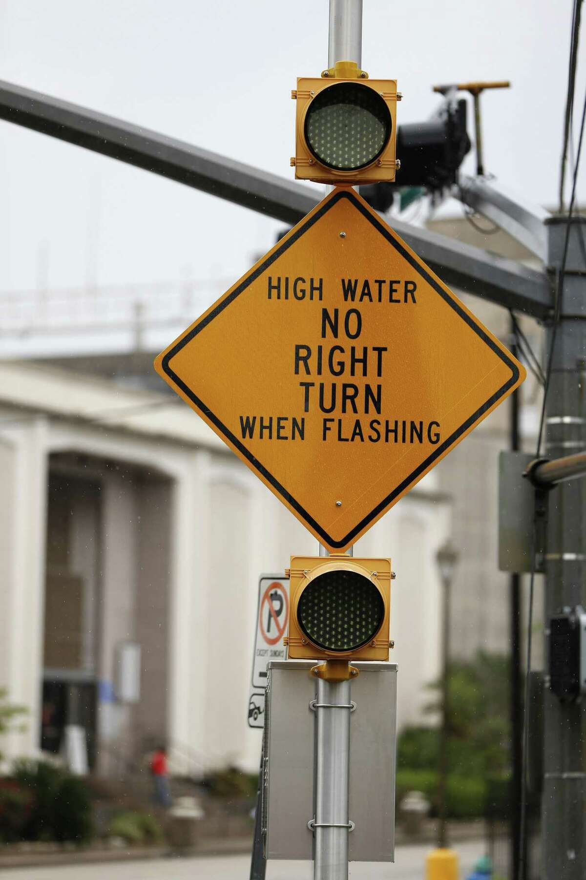 Houston wins 9.4M for flood warning on roads