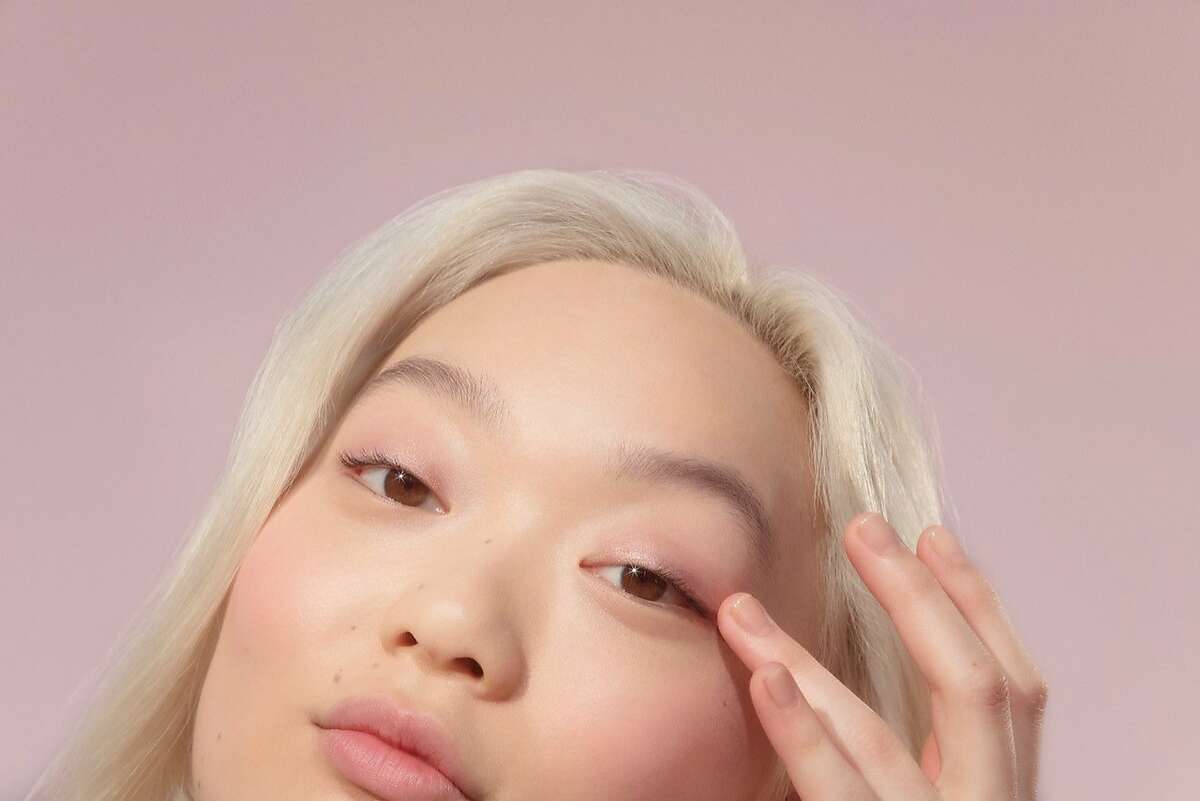 New York online beauty brand Glossier is launching a month-long pop-up in Rhea's Cafe, a Mission District eatery known for its fried chicken sandwiches.