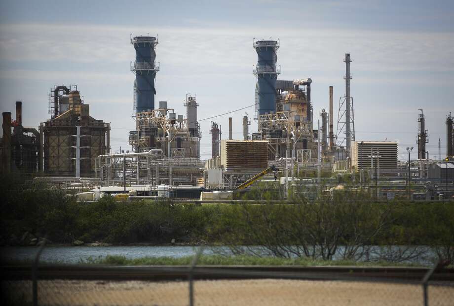 Port of Corpus Christi raises 216 million for energy export projects