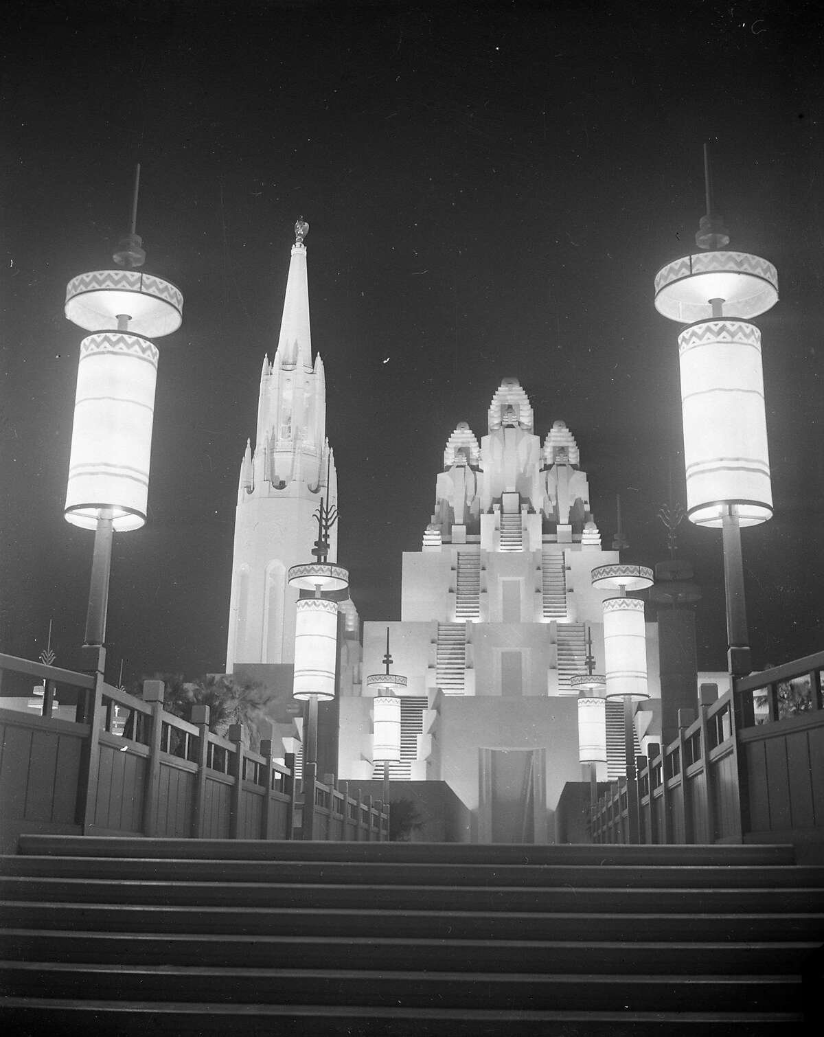 1940年金门国际博览会在金银岛的夜间照片