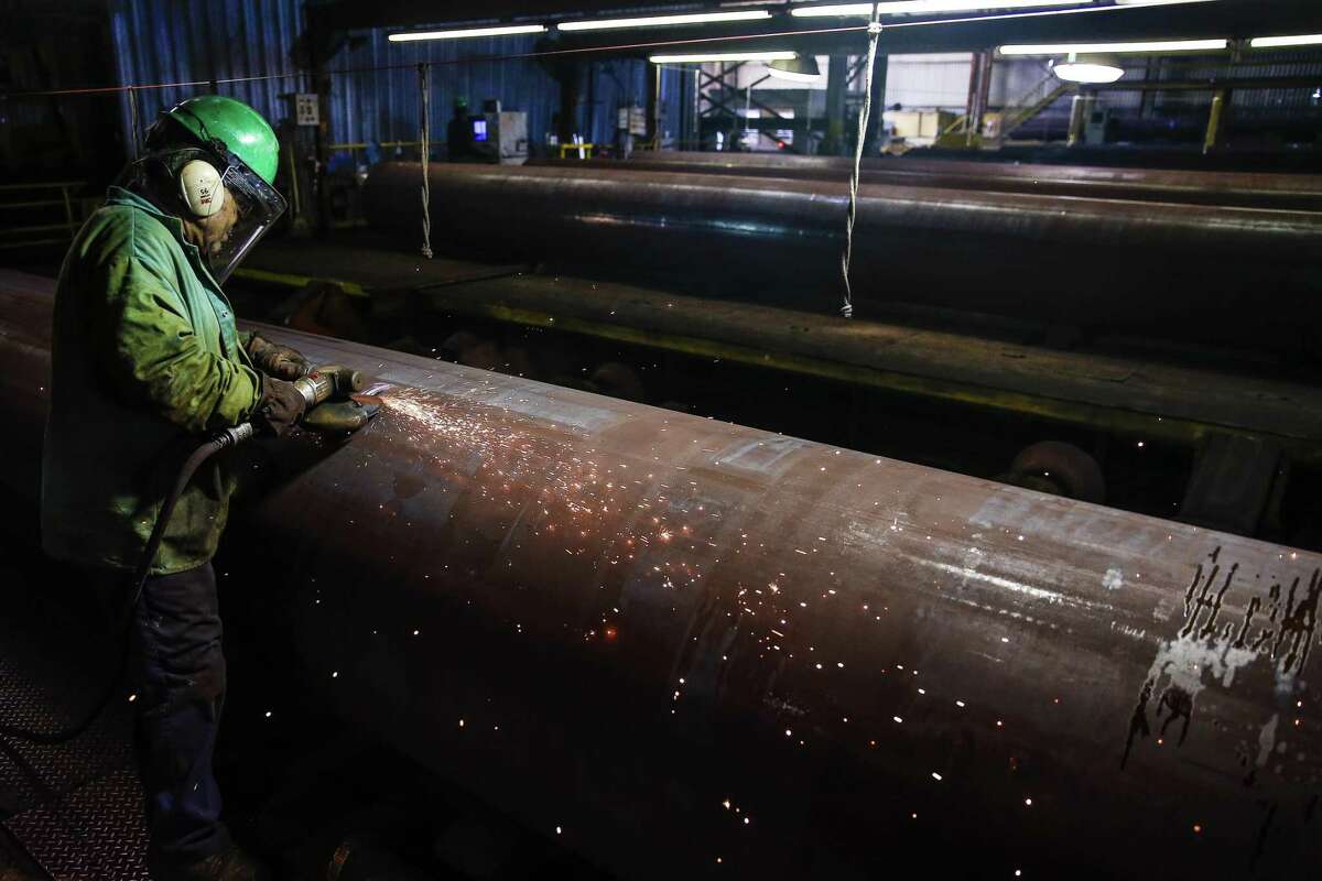 JSW Steel grinder Juan Silva smooths out part of a steel pipe Thursday, September 1, 2016 in Baytown. ( Michael Ciaglo / Houston Chronicle )