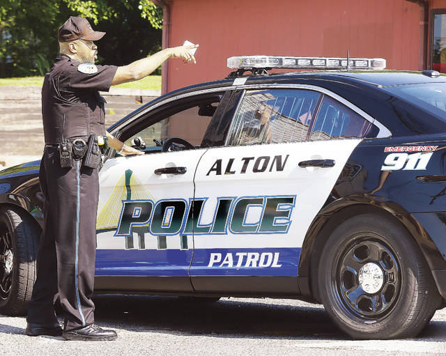 Two new Alton black police officers on duty, bringing number to four