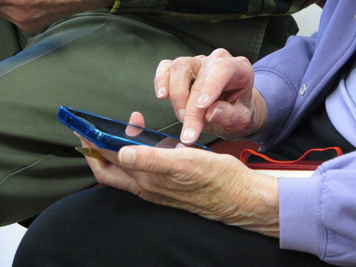 Covenant Village residents, many in their 80s, benefit from beginner-level help on how to use Skype, Facebook, their smartphones and tablets.