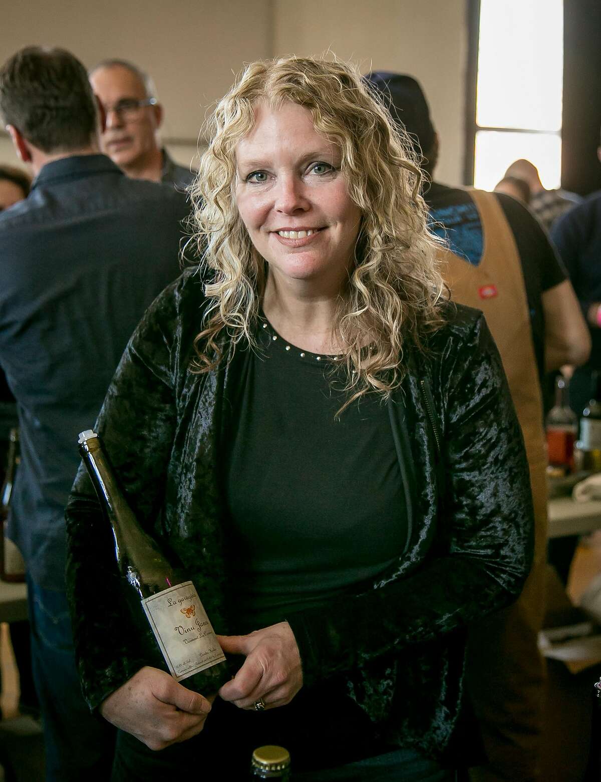 2018年3月11日，加州奥克兰，La Garagista酒庄的Diedre Heekin在Starline社交俱乐部参加天然葡萄酒品酒会。