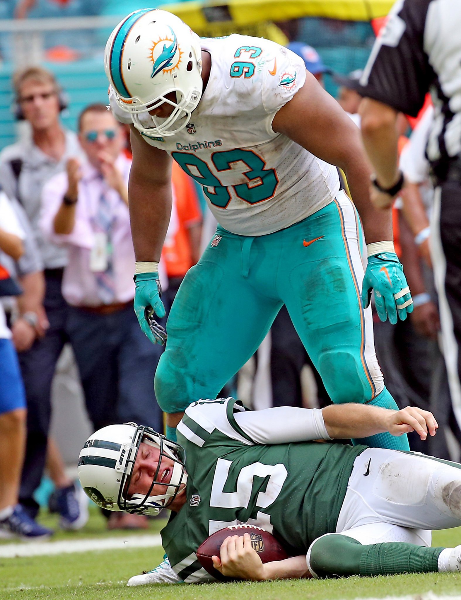 Ndamukong Suh to reportedly visit Raiders, who desperately need defensive  help 