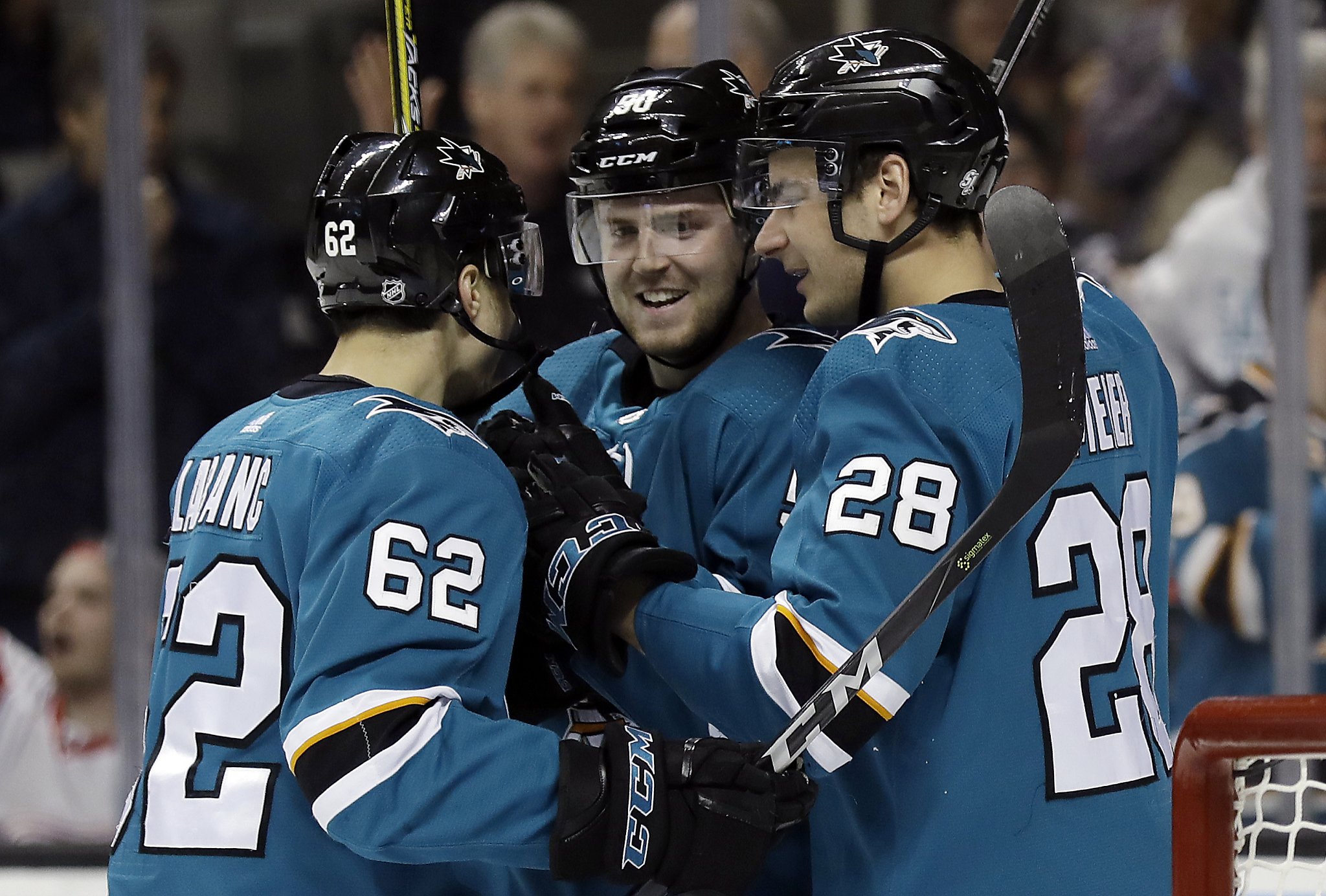 5 Sharks score in win over Red Wings