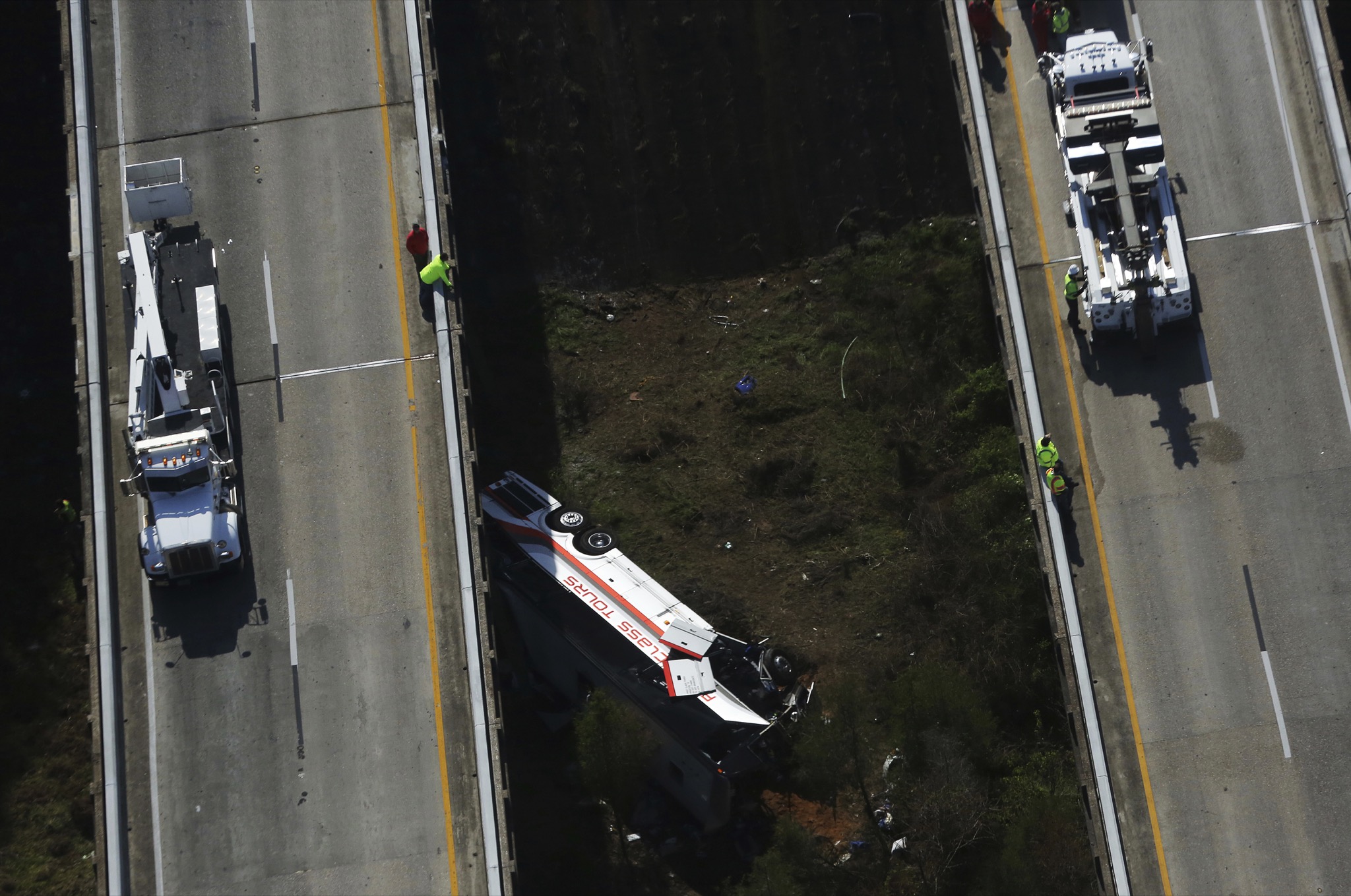 Texas school bus crashes in Alabama: Channelview grad, Alabama QB