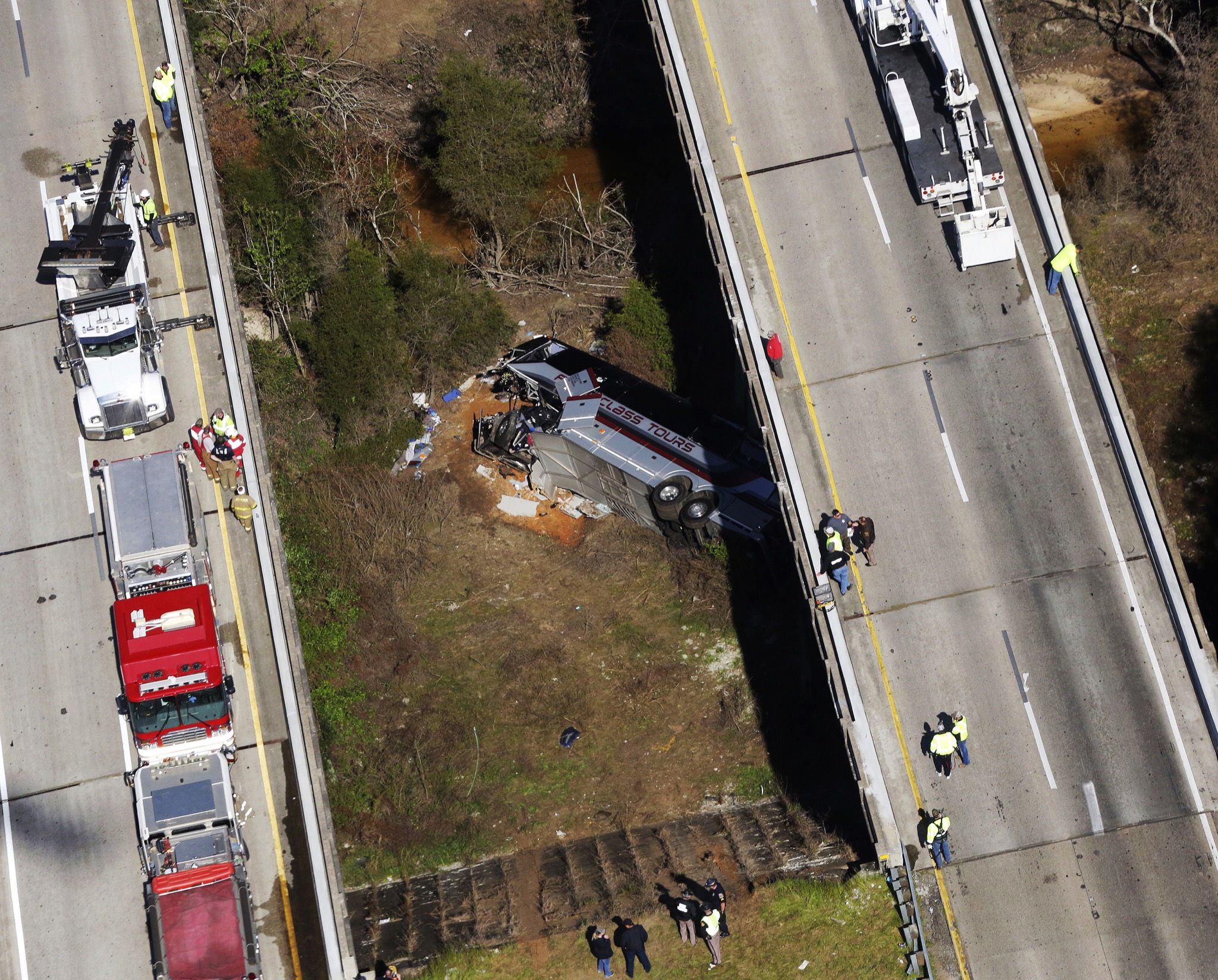 Texas school bus crashes in Alabama: Channelview grad, Alabama QB