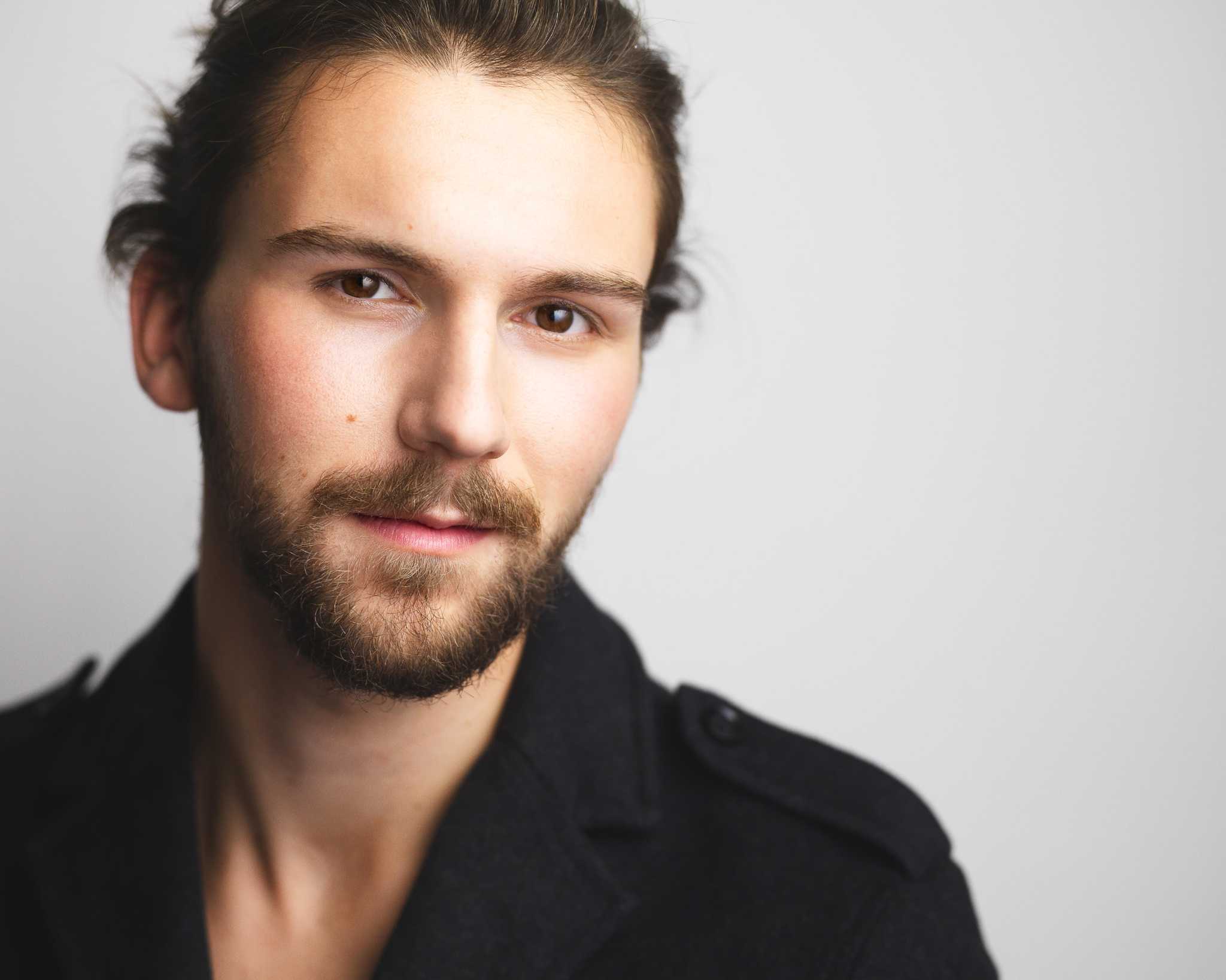 Actor from Brunswick on national tour of 'Amazing Grace'